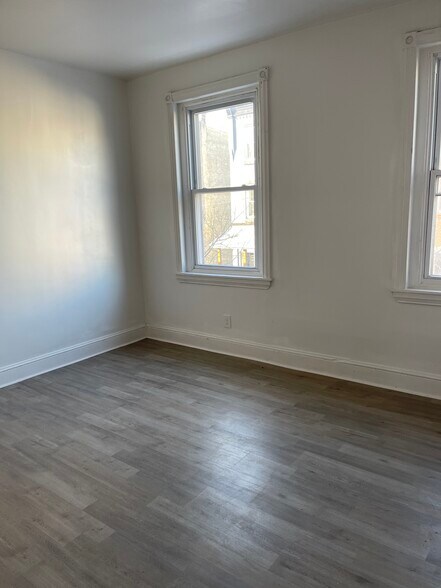 Building Photo - 867 N 50th St