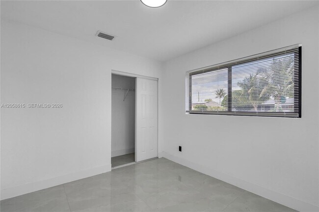 Building Photo - 1000 NW 198th St