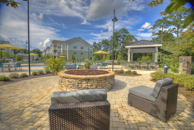 Poolside fire pit - Lullwater at Blair Stone