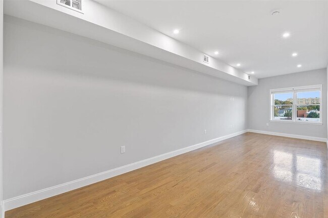 Building Photo - 311-315-315 West Side Ave