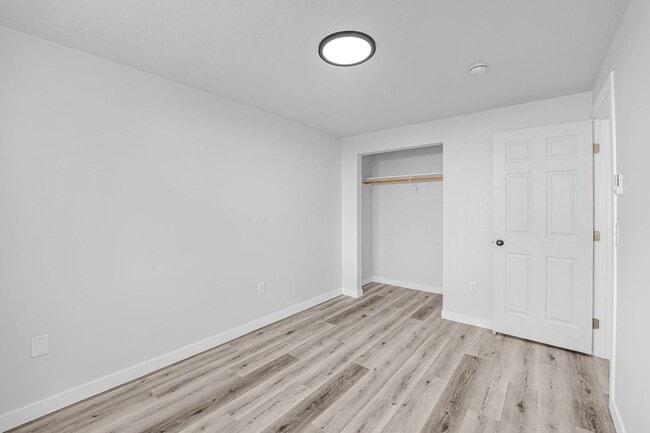 Building Photo - Newly Remodeled Mission Park Apartment!