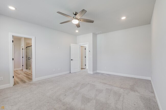 Building Photo - 322 Caledonia Ct