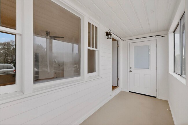 Building Photo - 714-714 Madison St NE