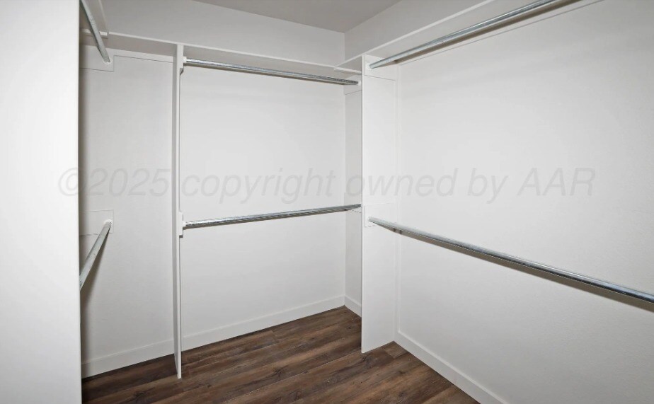 Building Photo - 925 E Loop 335 S