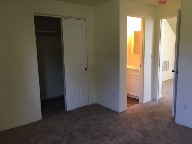 Building Photo - sax1823/1825