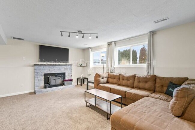 Building Photo - 4510 N Sommer St