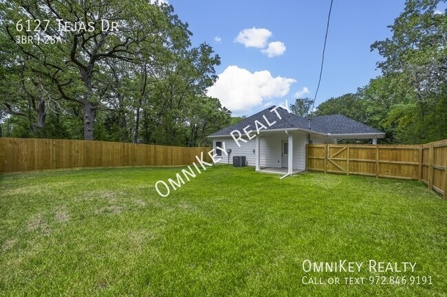 Building Photo - 6127 Tejas Dr