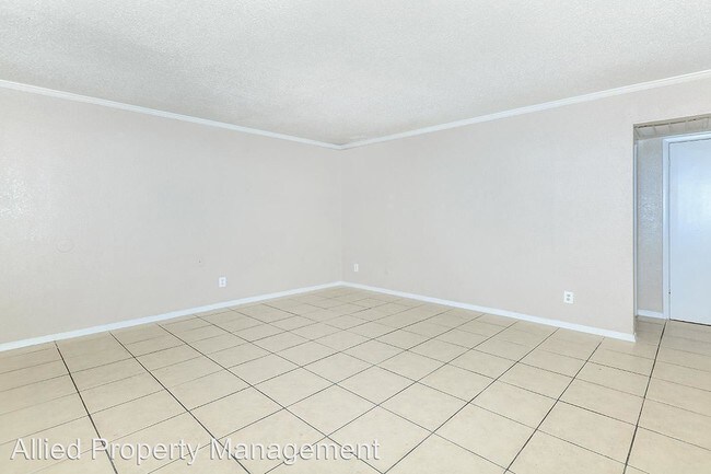 Building Photo - 3327 Willow Creek Dr