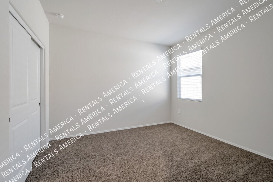 Building Photo - 4655 W Basil Ave