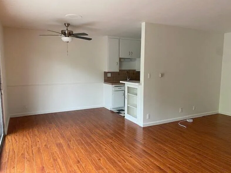 Building Photo - 3834 Mentone Ave