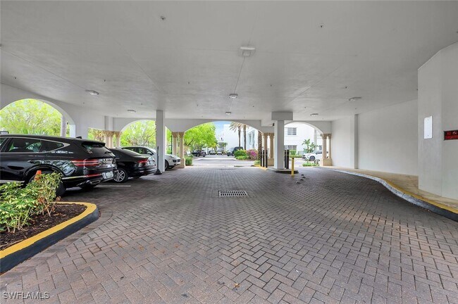 Building Photo - 375 5th Ave S