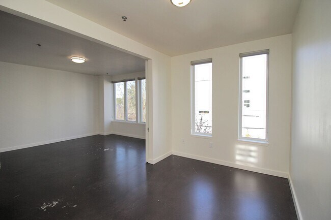 Building Photo - 1460-1460 NE Alberta St