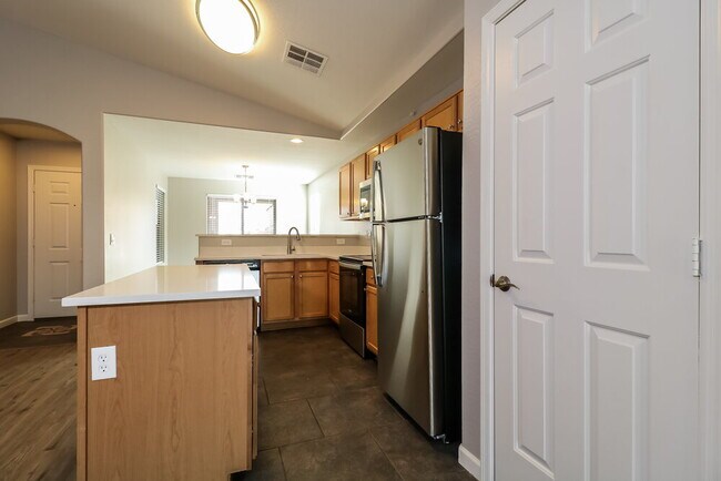 Building Photo - 16871 W Portland St