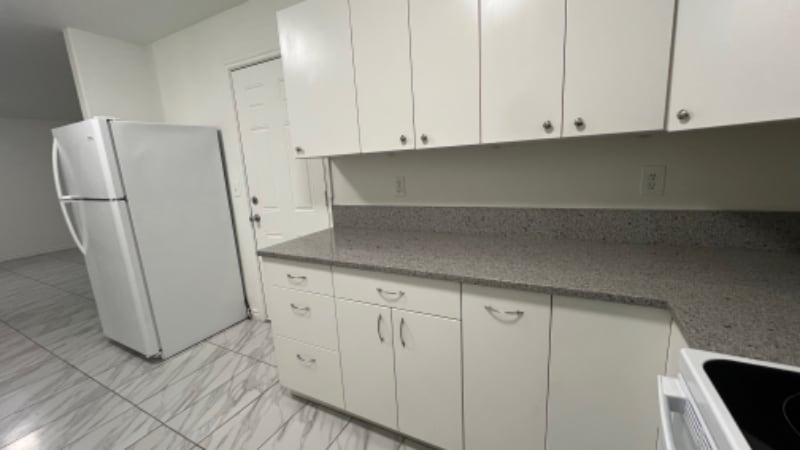 Building Photo - 421 E St NE