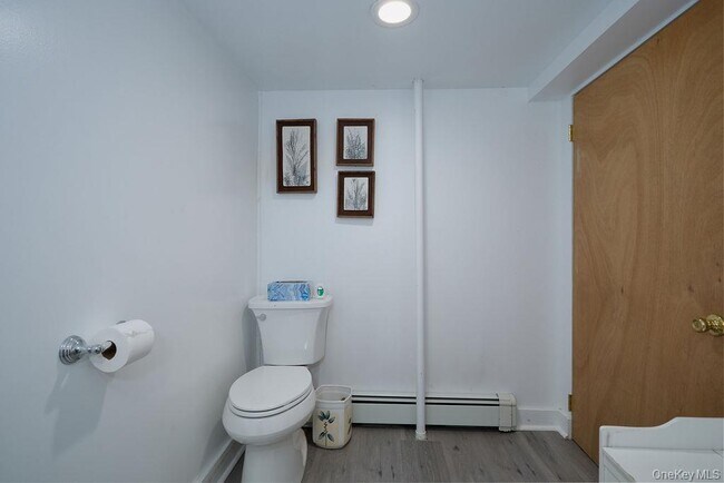 Building Photo - 116 Schoolhouse Ln