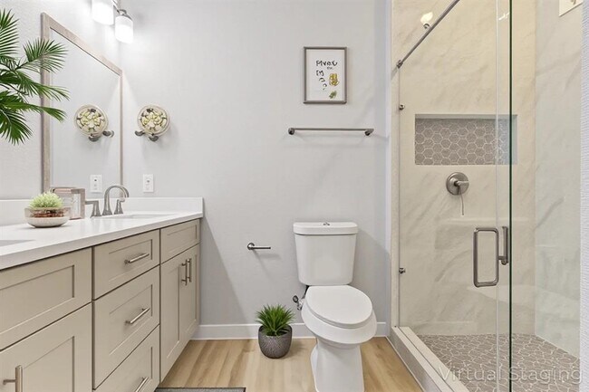 Building Photo - 240 Shadow Oak Dr