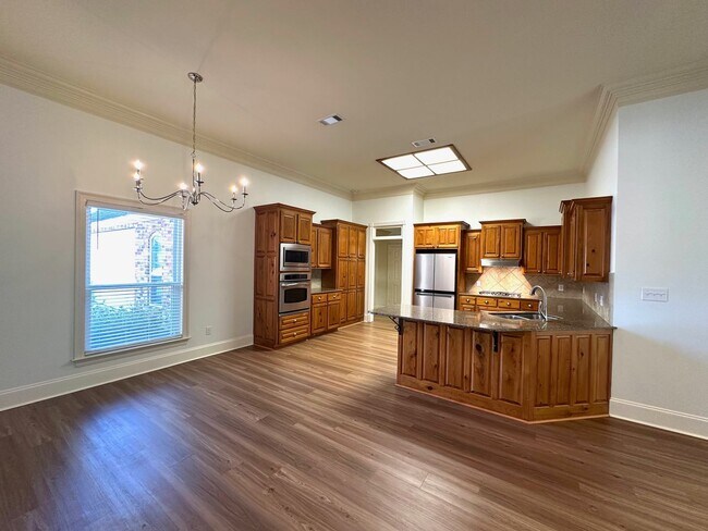 Building Photo - 10723 Hillbrook Ave