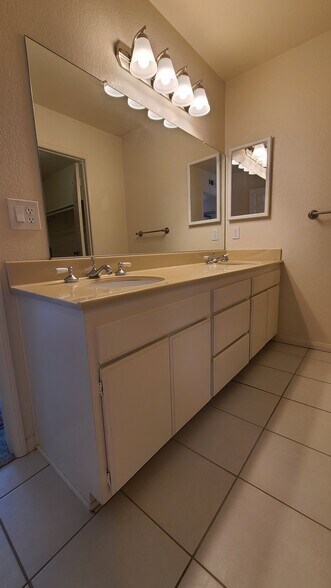Building Photo - 2314 Clark Ln