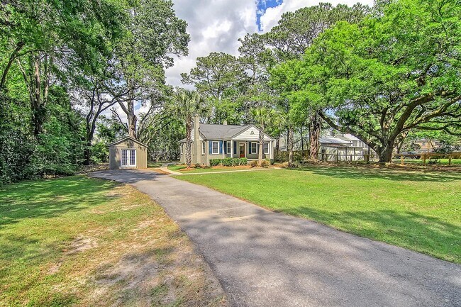 Building Photo - 1724 Pearlott St