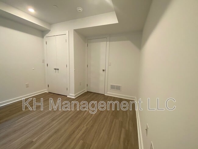 Building Photo - 976 N 45th St