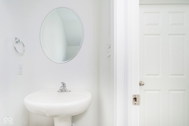 Building Photo - 5844 Cherrywood Ln