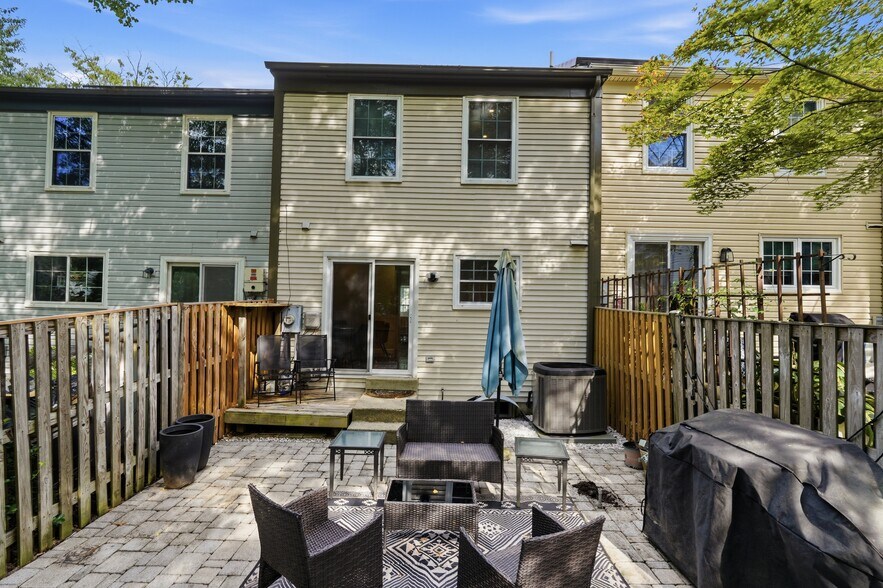Building Photo - 22 Habersham Ct