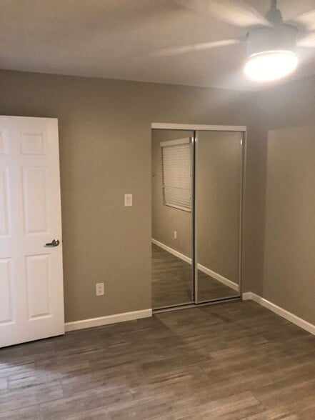 Building Photo - 2328 E 6th St