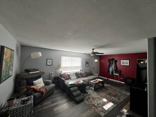 Building Photo - Beautiful Home in Southwest Woodland Cul-d...