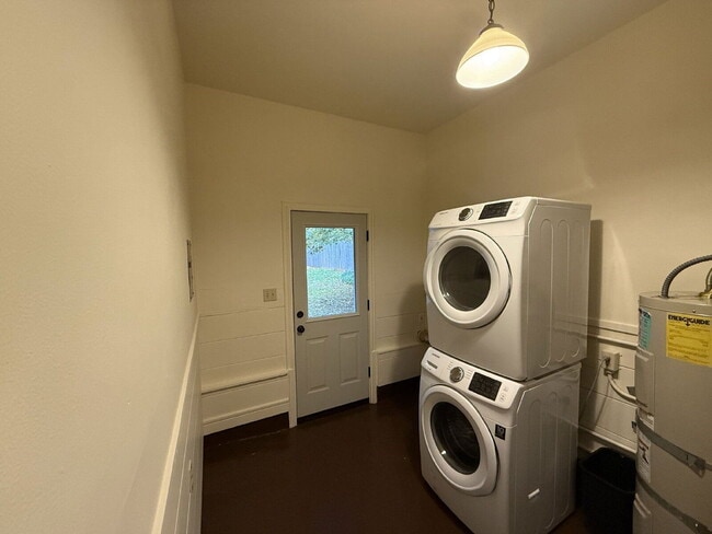 Building Photo - 2375 Onyx St