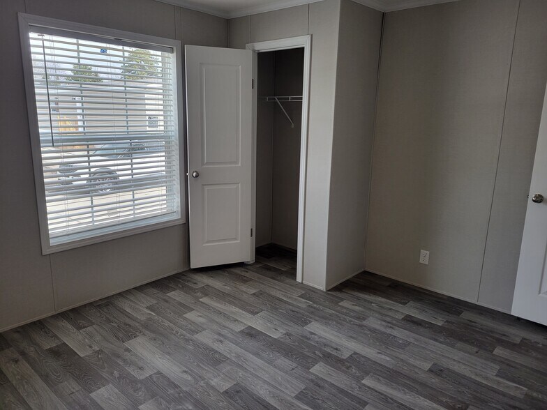 Building Photo - 15852 Croatia Dr