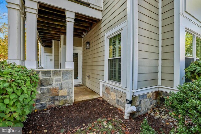 Building Photo - 1708 Lake Shore Crest Dr