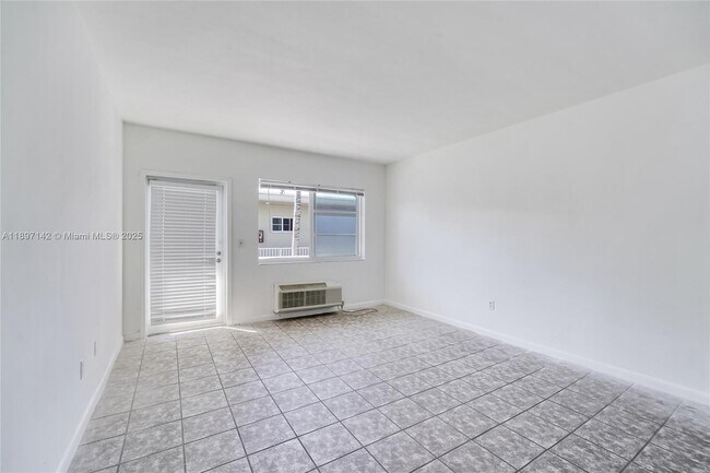 Building Photo - 6930 Rue Versailles Dr