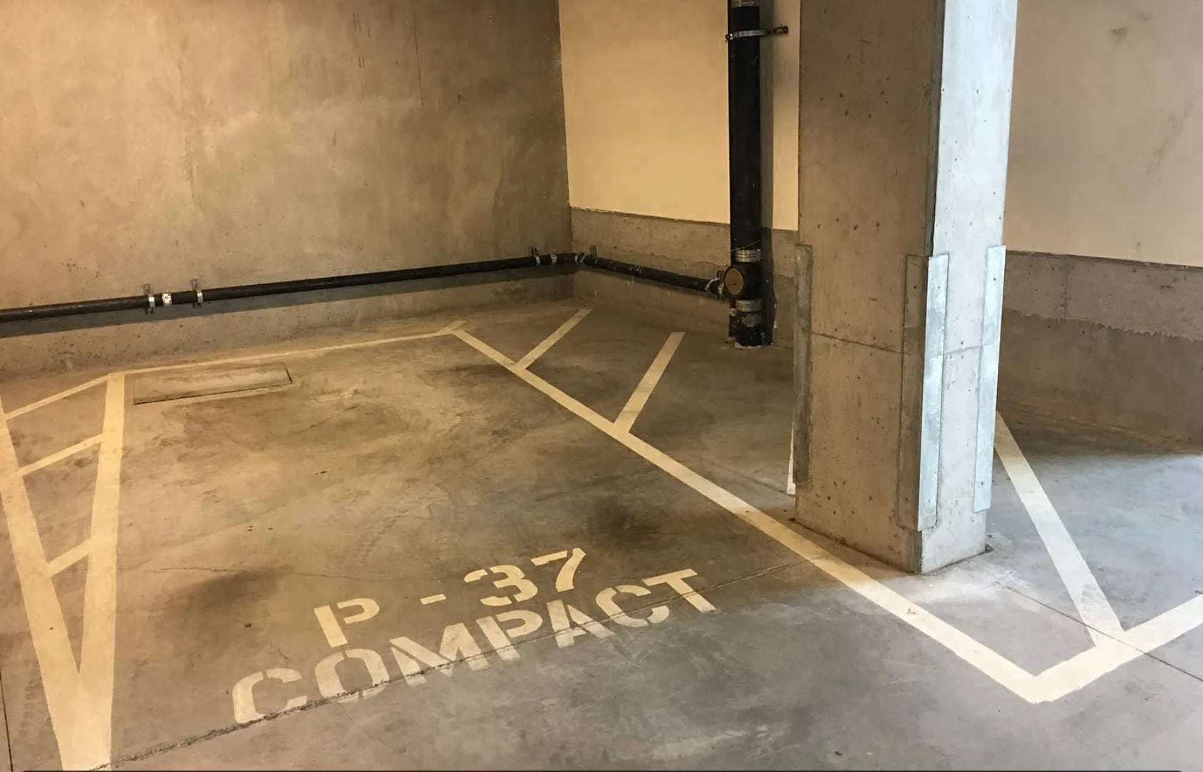 parking space - 451 Donahue St