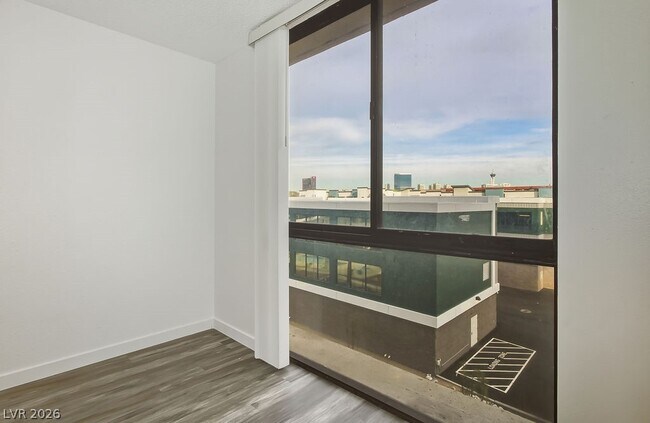 Building Photo - 3930 University Center Dr