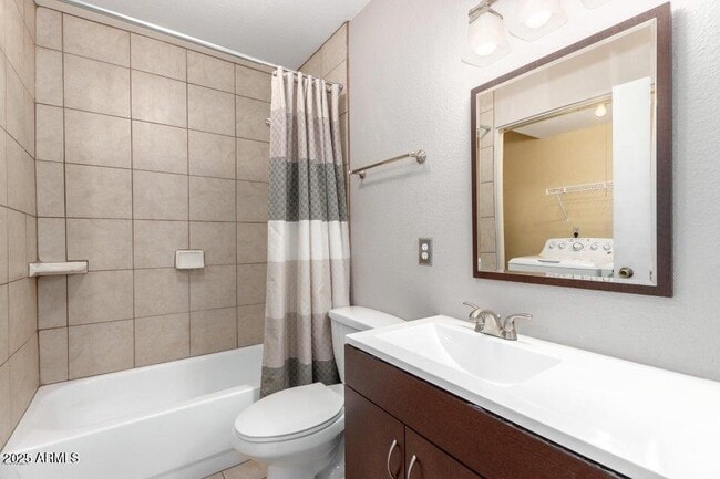 Building Photo - 928 S Casitas Dr