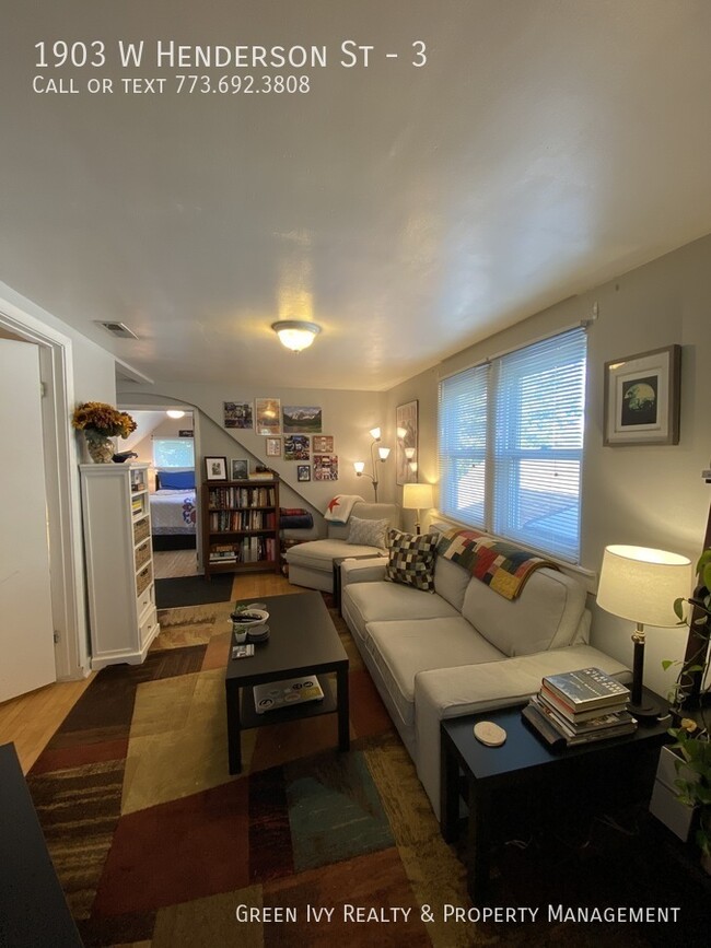 Building Photo - Sunny, Top floor, Roscoe Village 2 bed/1 b...