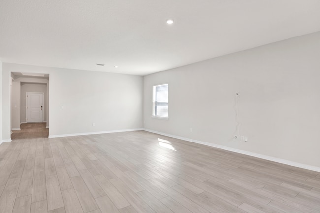 Building Photo - Spacious 4 bed cul-de-sac home in Bellview