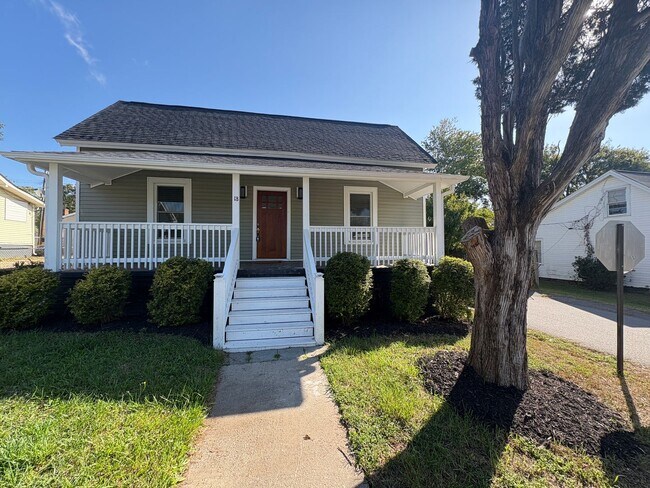 Primary Photo - 2/2 Charming Home in West Greenville!