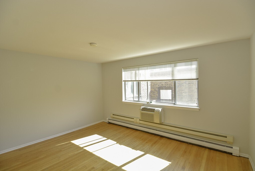 Building Photo - 663 W Wrightwood