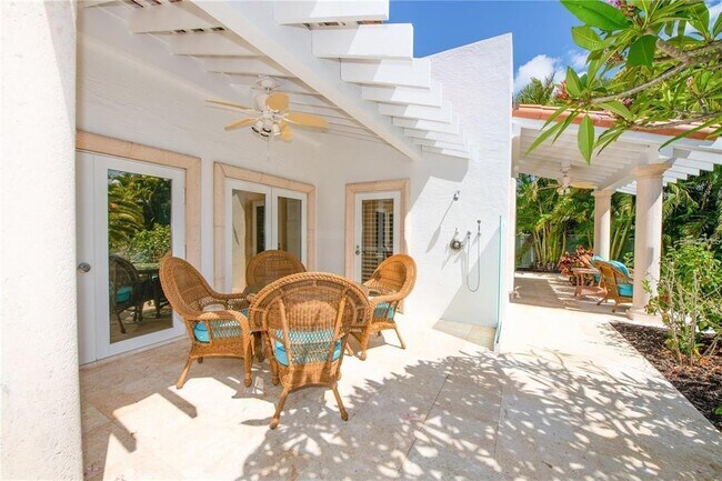 Building Photo - 5645 America Dr