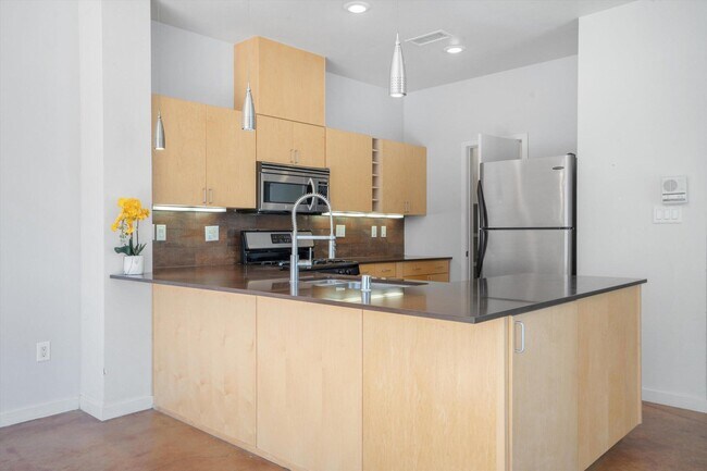 Building Photo - 3936 Silver Ave SE