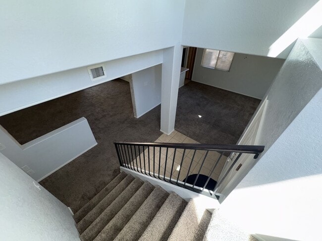 Building Photo - Beautiful eastside location