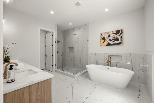 Building Photo - 1017 W Coral St