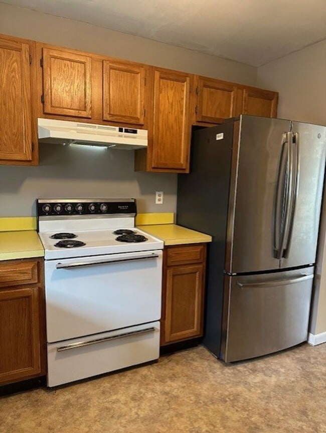 Building Photo - 10 E Front St