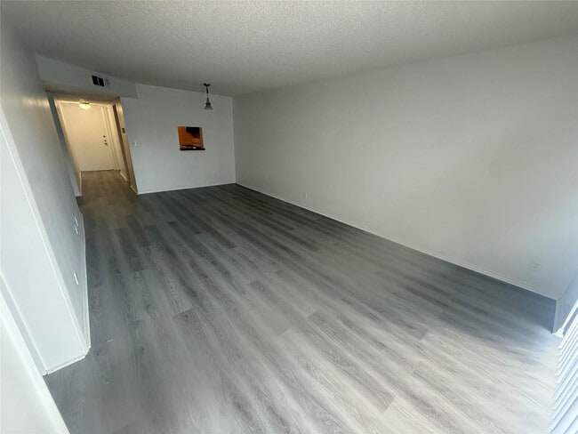 Building Photo - 7960 N Colony Cir