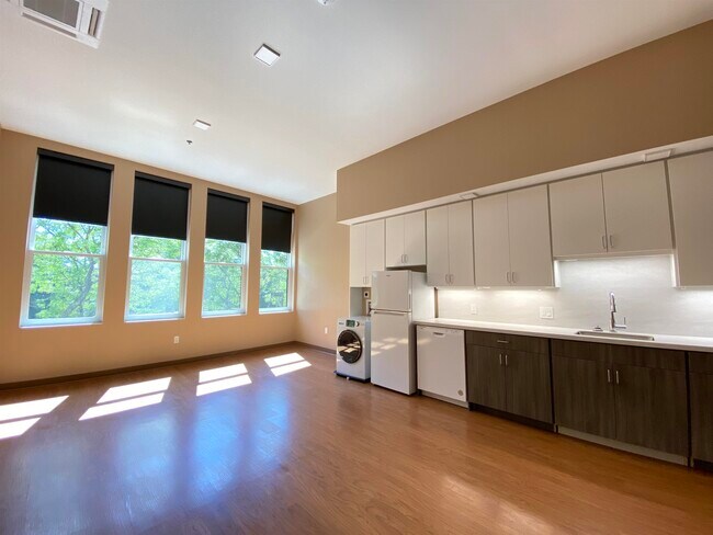 Building Photo - 83 Hanover St