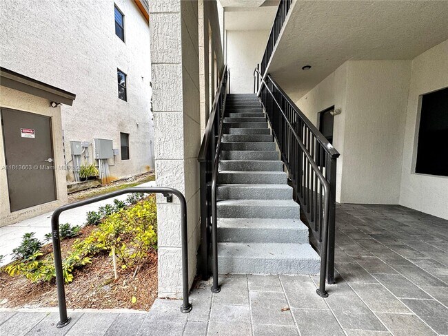 Building Photo - 8175 NW 104th Ave
