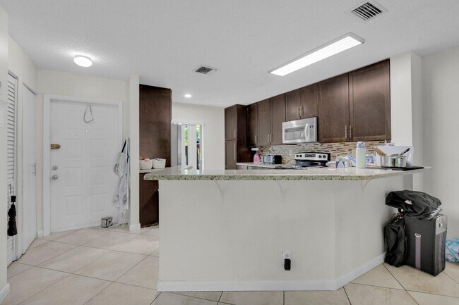 Building Photo - 7690 Lago Del Mar Dr