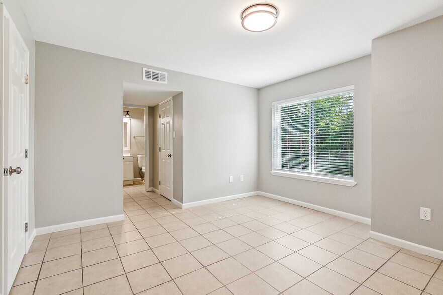 Building Photo - 813 Hammond Manor Dr