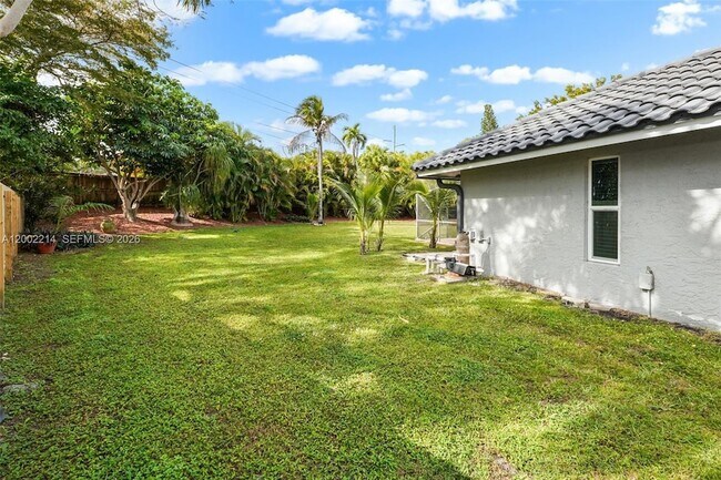 Building Photo - 6975 Bianchini Cir